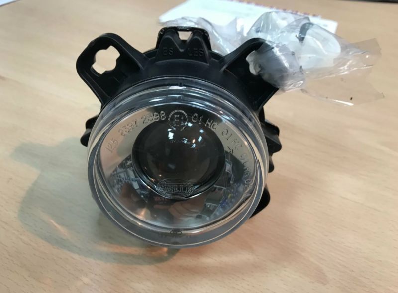 Фара ближнего света 1BL 247 042-017 (D 90мм, Галоген (FF DE, H1) 24V )
